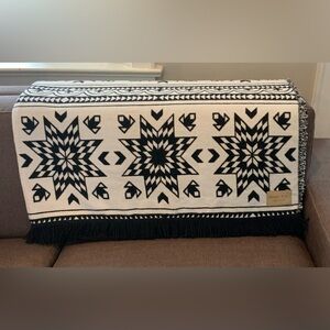 MINI TIPI Star Indigenous Throw/Blanket